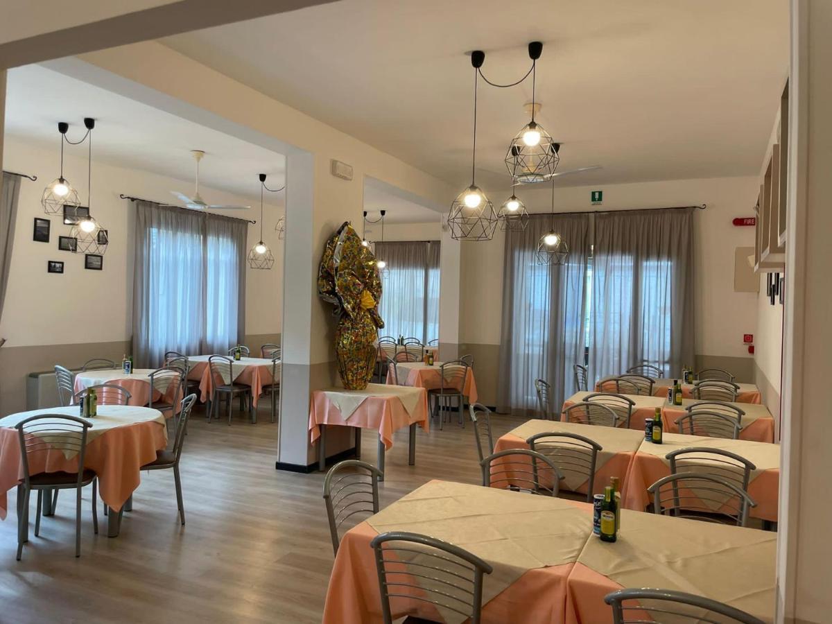 Hotel Vera Cesenatico Exterior photo